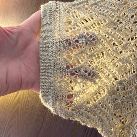 Westport 1962 short sleeved cream, crocheted top. No closure. Size Small. - Picture 3 of 9